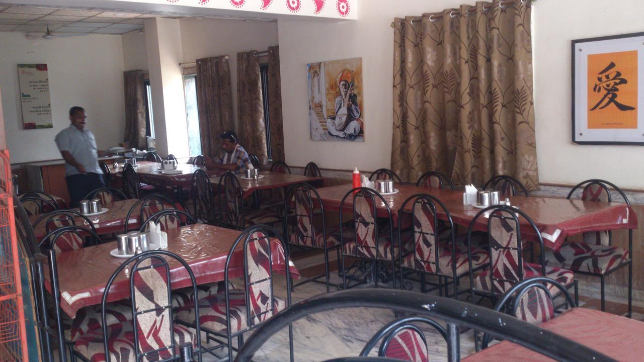 Hotel Bhagwat Palace Latur ภายนอก รูปภาพ